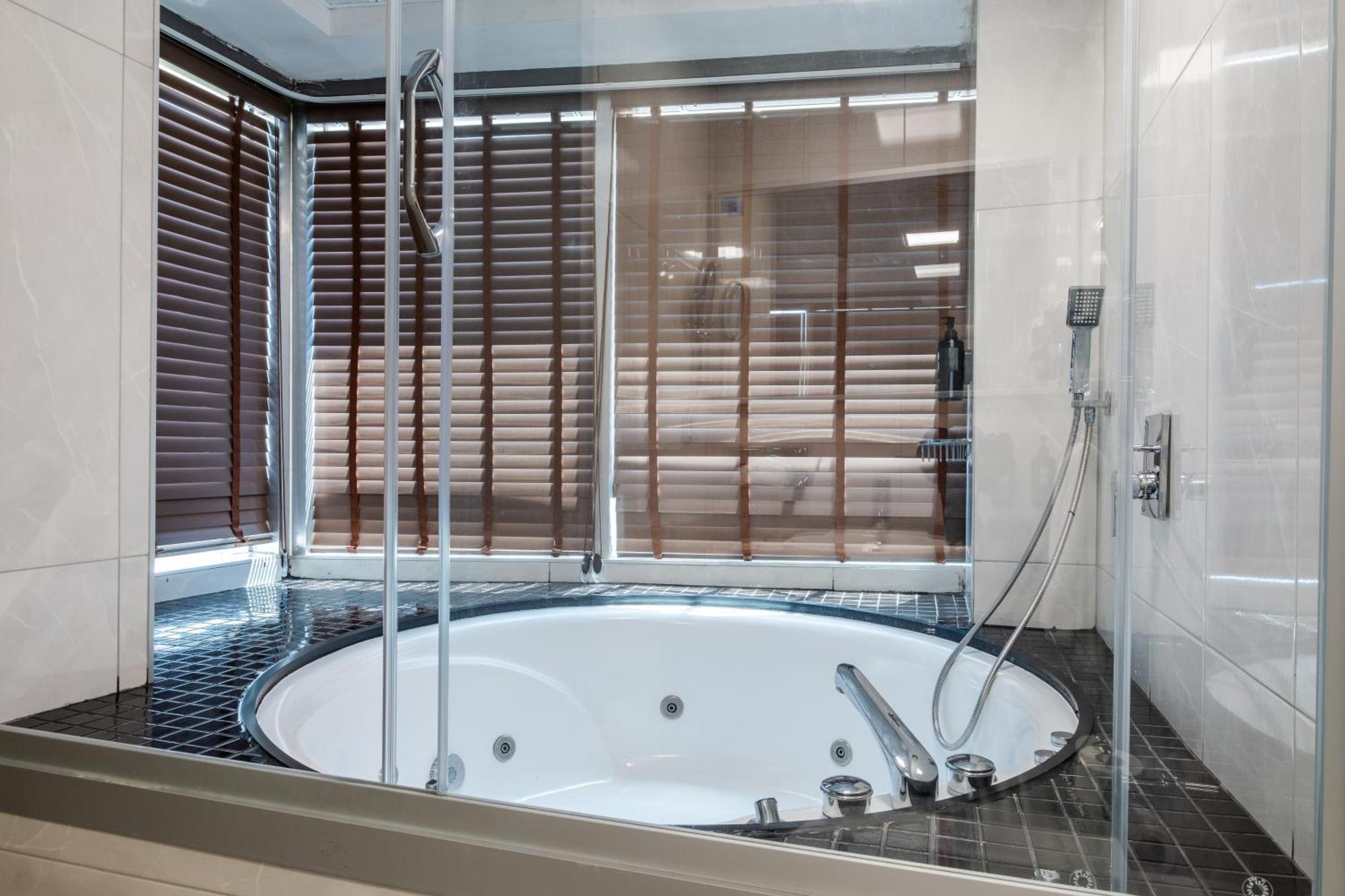 Ramada By Wyndham Ankara Hotel Ngoại thất bức ảnh
